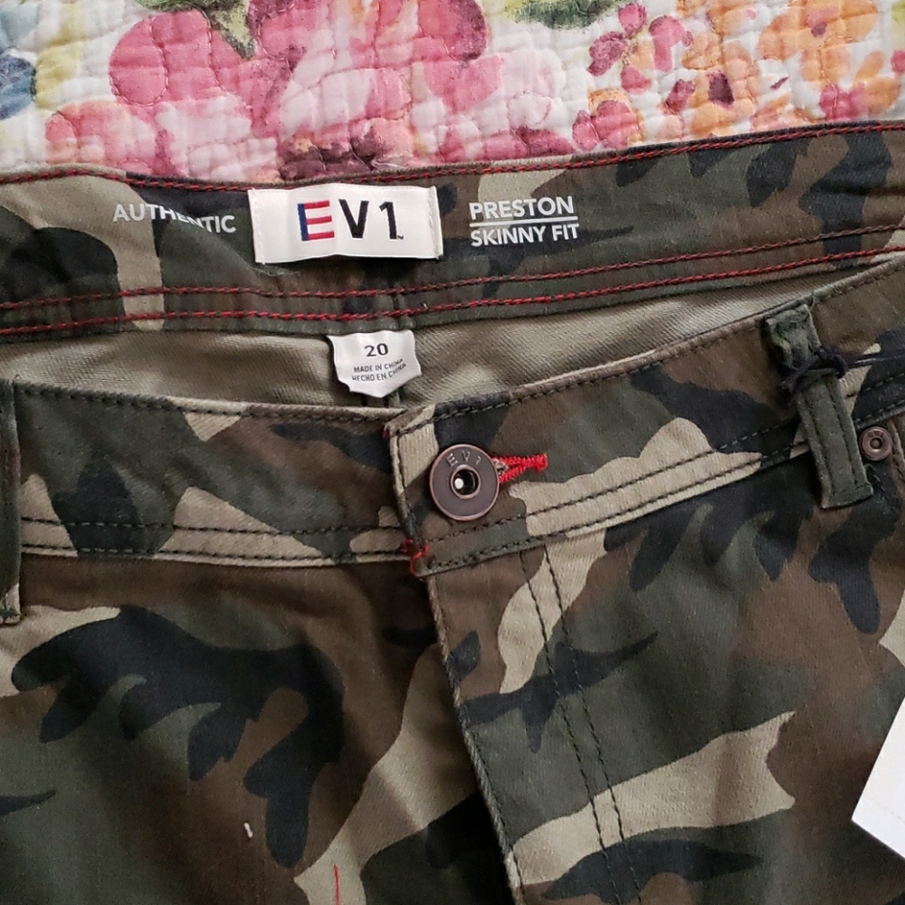 Camo Cropped Jean's